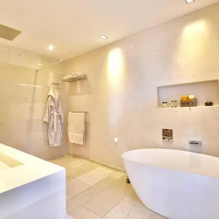 D'exception Vue Piscine Jacuzzi U Appartement